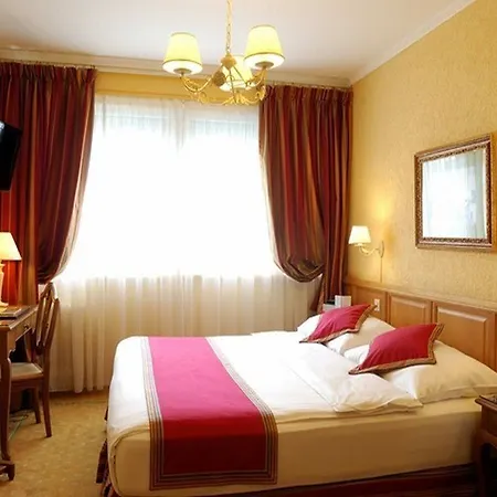 Hotel Les Nations 3*